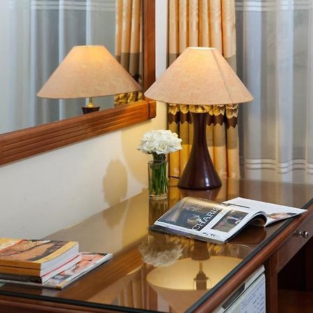 Lucky Central Hotel & Travel Ханой Екстериор снимка