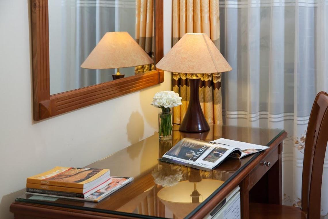 Lucky Central Hotel & Travel Ханой Екстериор снимка